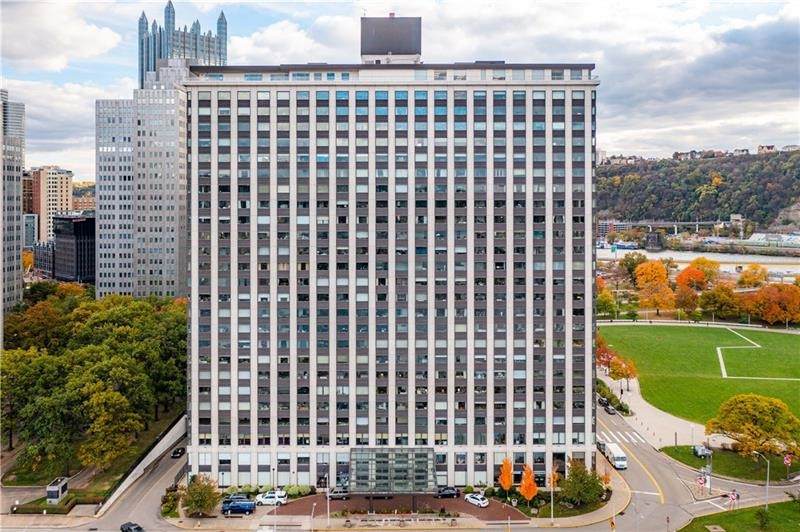 320 Fort Duquesne Blvd - Photo 1
