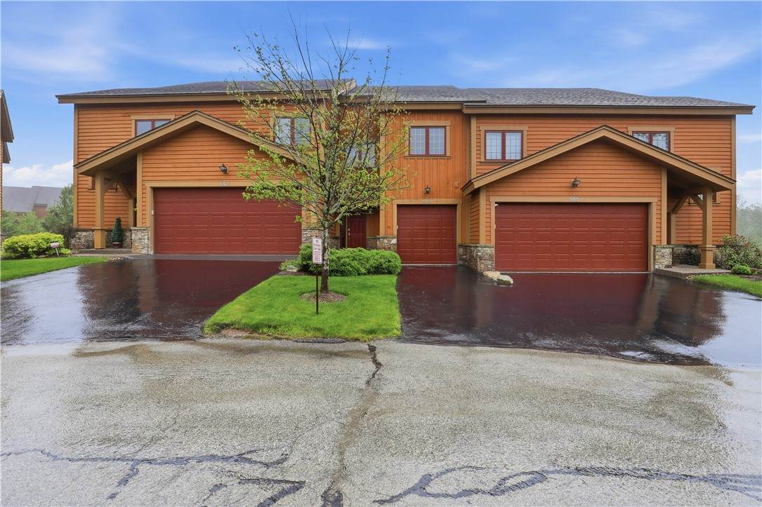 553 Woodside Crescent - Photo 1