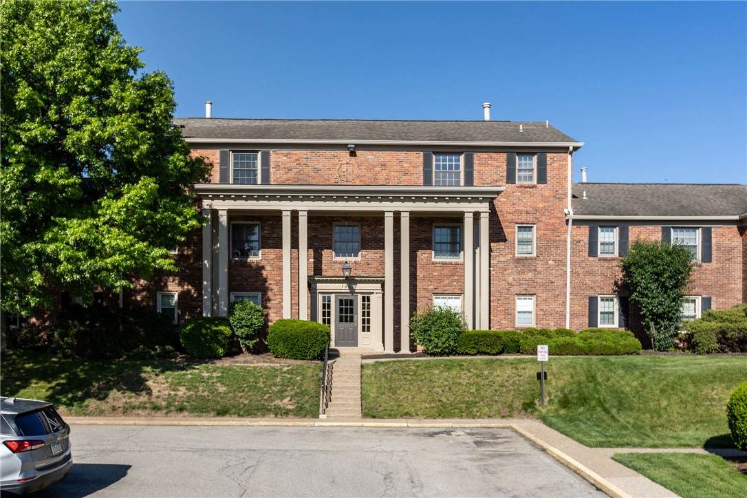 126 Jamestown Ct - Photo 1