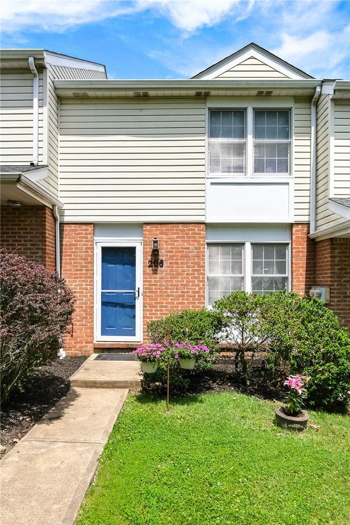 208 Meadowview Dr - Photo 1