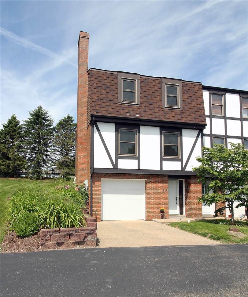 211 Greenwood Drive - Photo 1