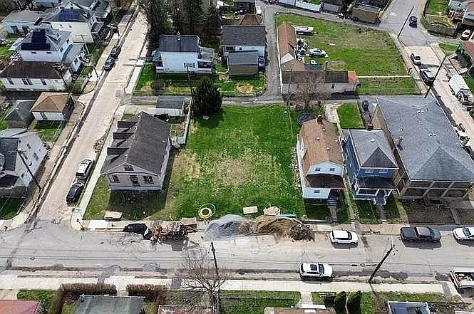 212 Russellwood Ave - Photo 1