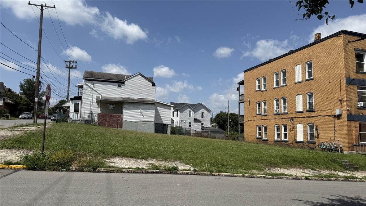 000 E 16th - Photo 1