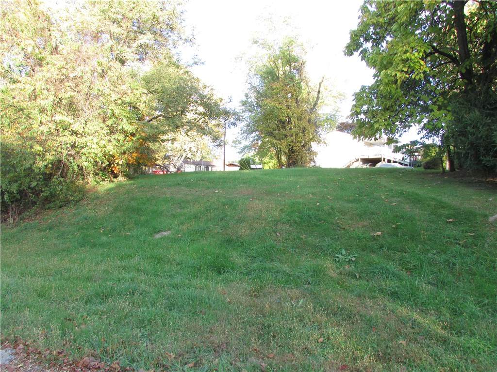 301 Oak Avenue - Photo 1