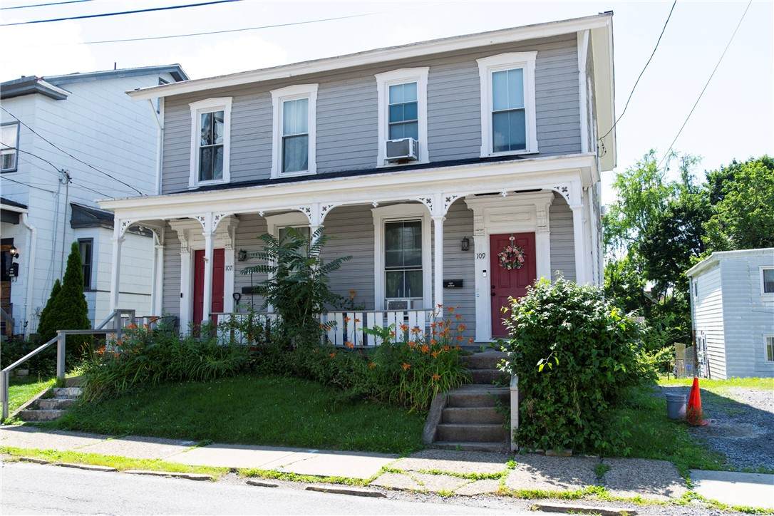 109 Sheridan Ave - Photo 1