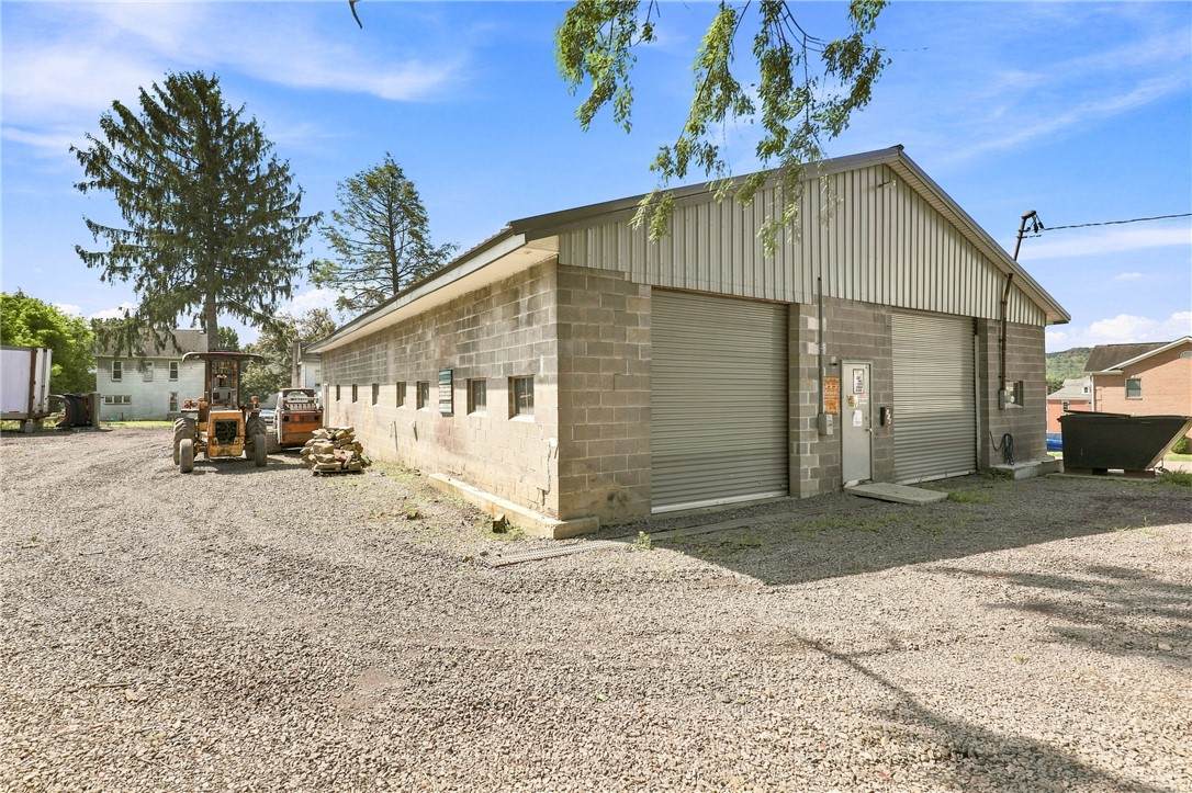 316 Broadway St - Photo 1