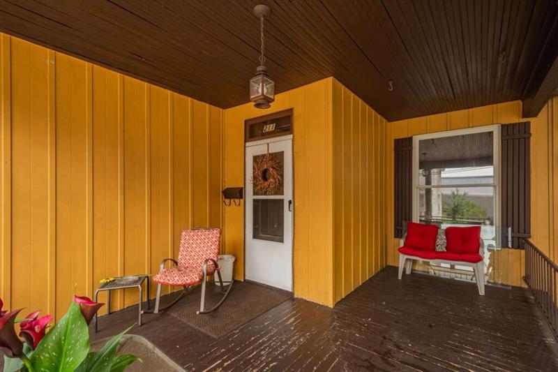 211 Brown Ave - Photo 1