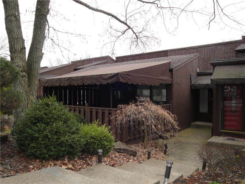 240 Lakeview Ct - Photo 1