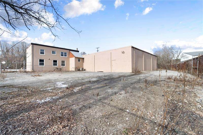 1102 Sampson St - Photo 1