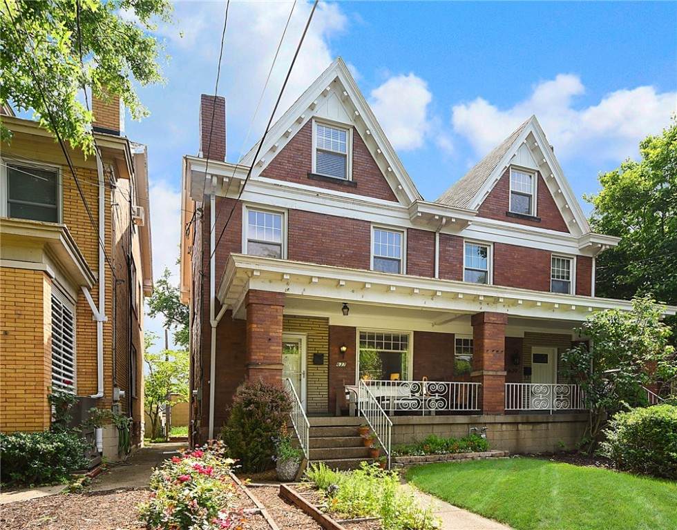 637 East End Ave - Photo 1