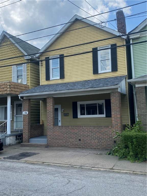 136 Watkins Ave - Photo 1