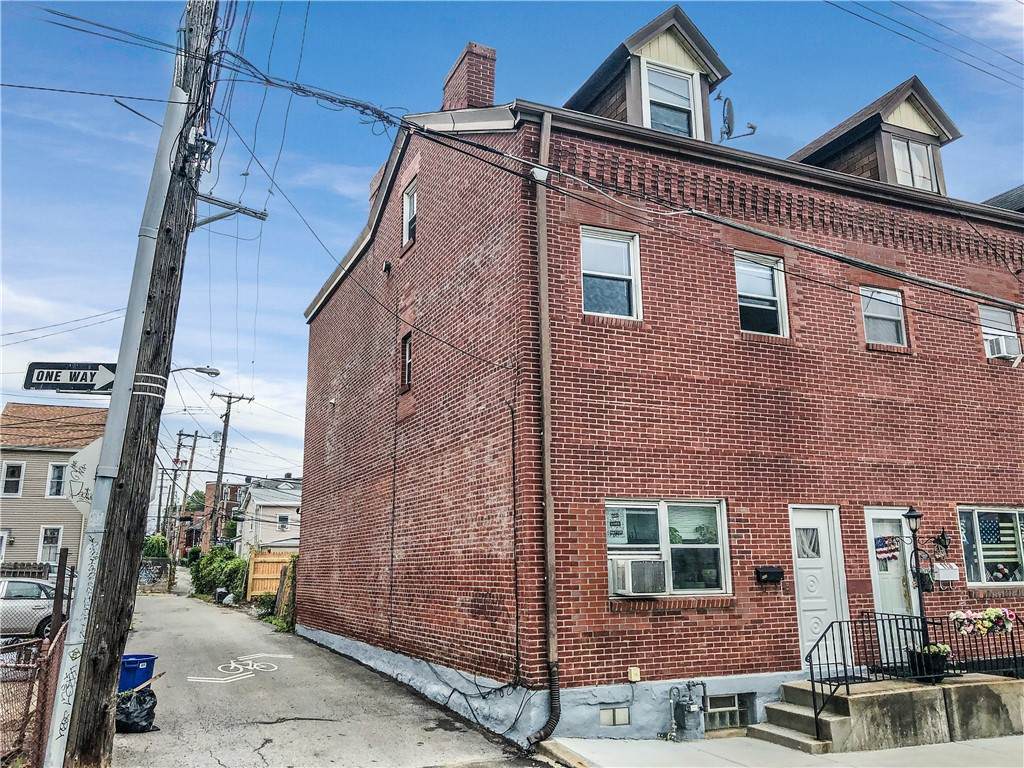 111 Pearl St - Photo 1
