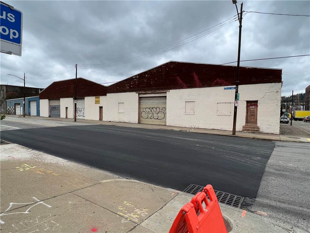 3131 Liberty Ave - Photo 1