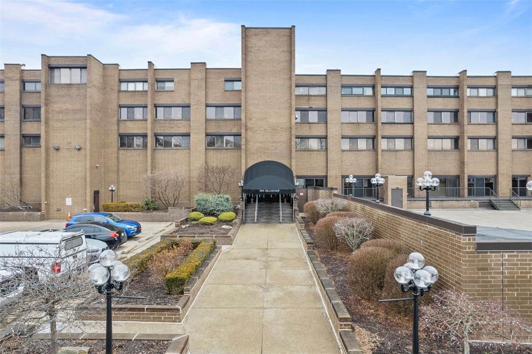 1000 Grandview Ave - Photo 1