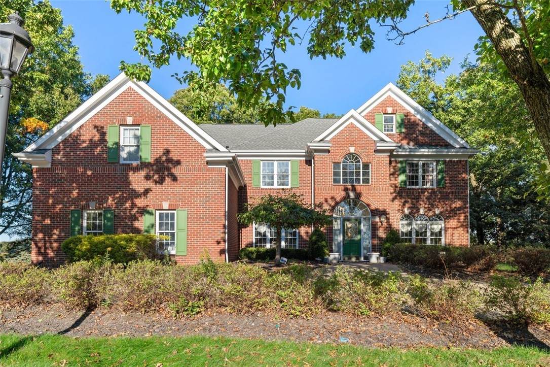 115 Lyndhurst Cir - Photo 1