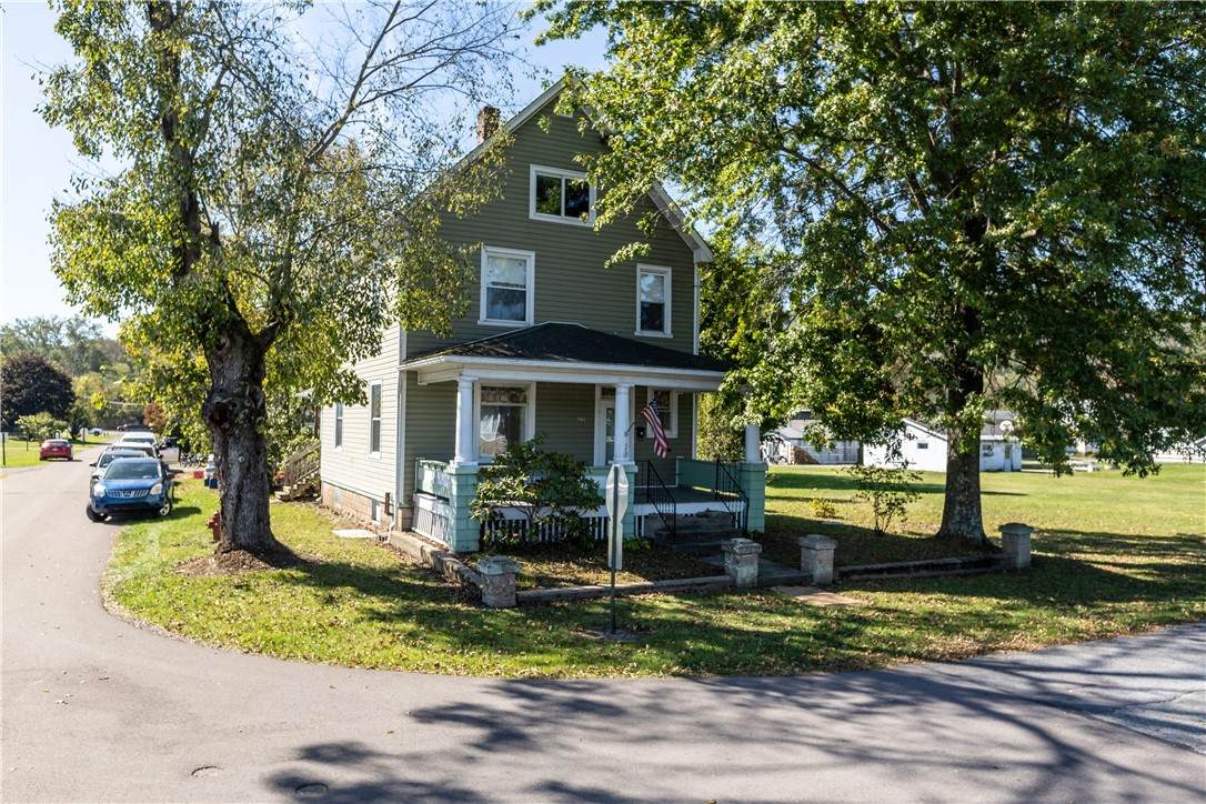 626 Sterner St - Photo 1