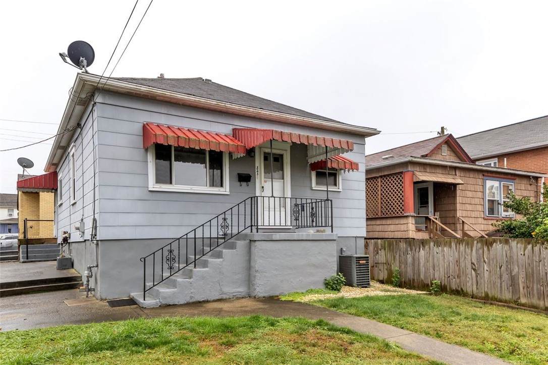 323 Sycamore Street - Photo 1