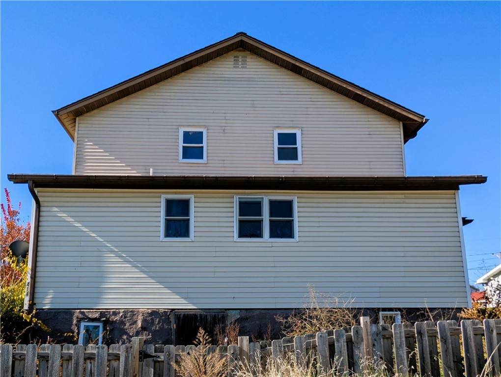 414 Middle Ave - Photo 1