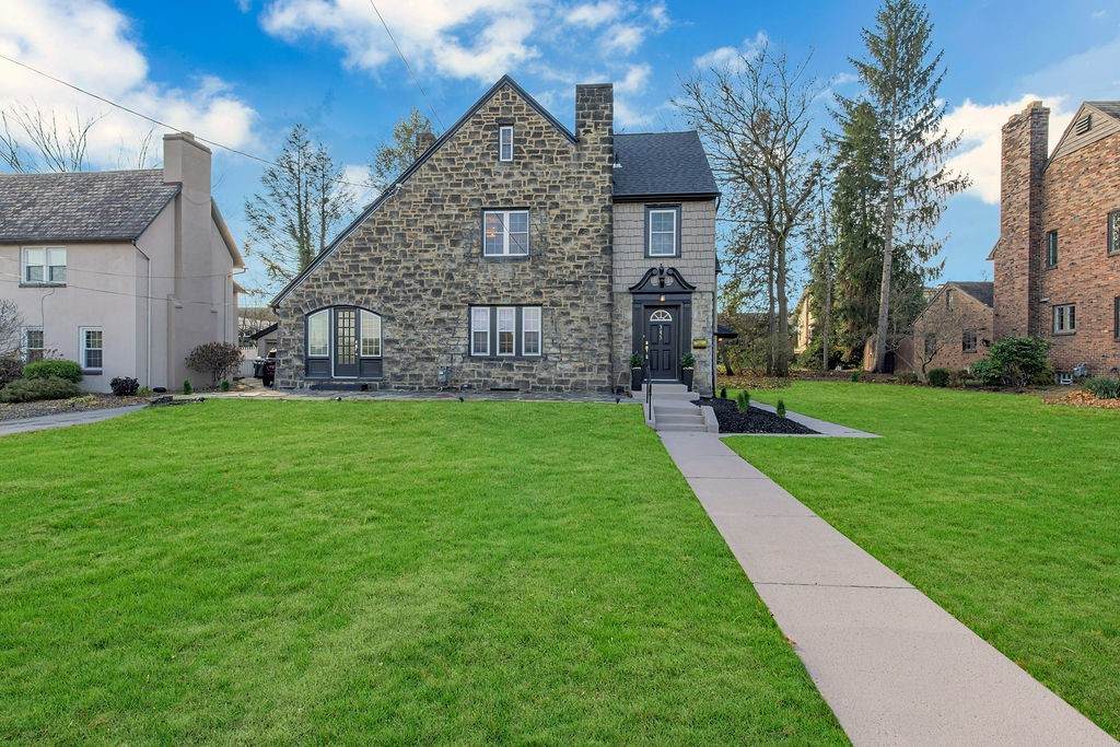 345 Lincoln Ave - Photo 1