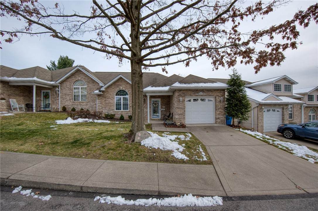 563 Newport - Photo 1