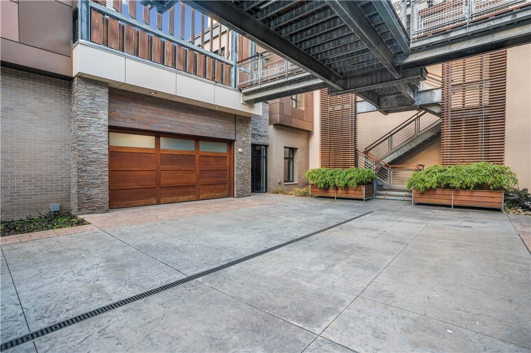 215 25th Street - Photo 1