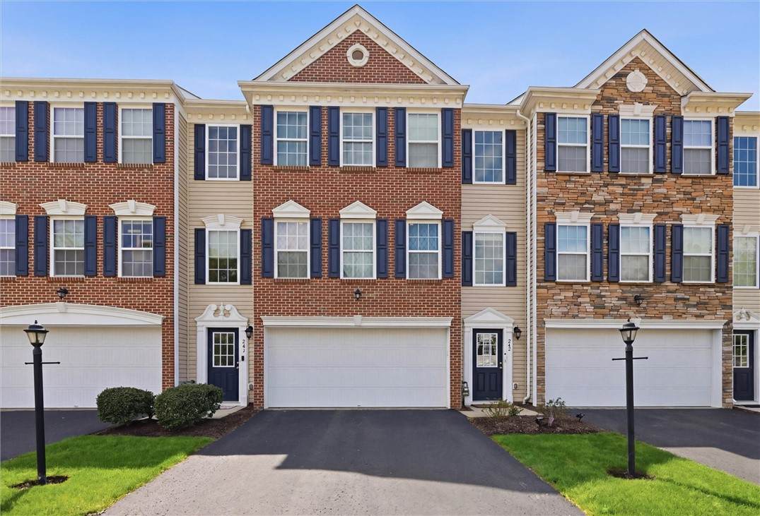 242 Grace Manor Dr - Photo 1