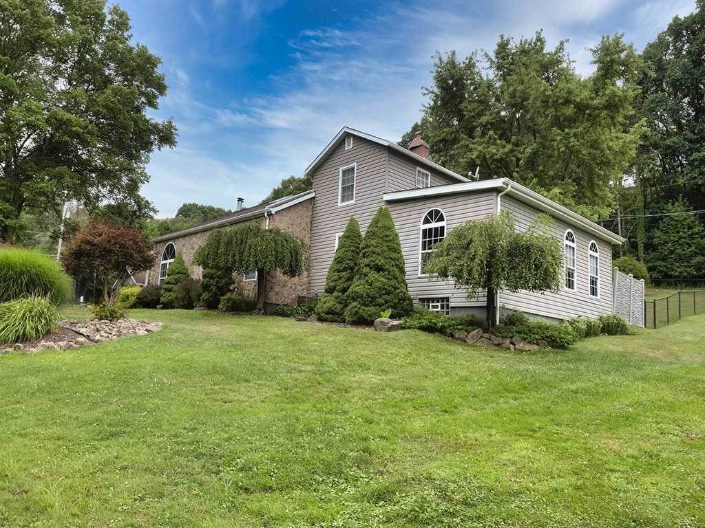 570 Kuhns Ln - Photo 1