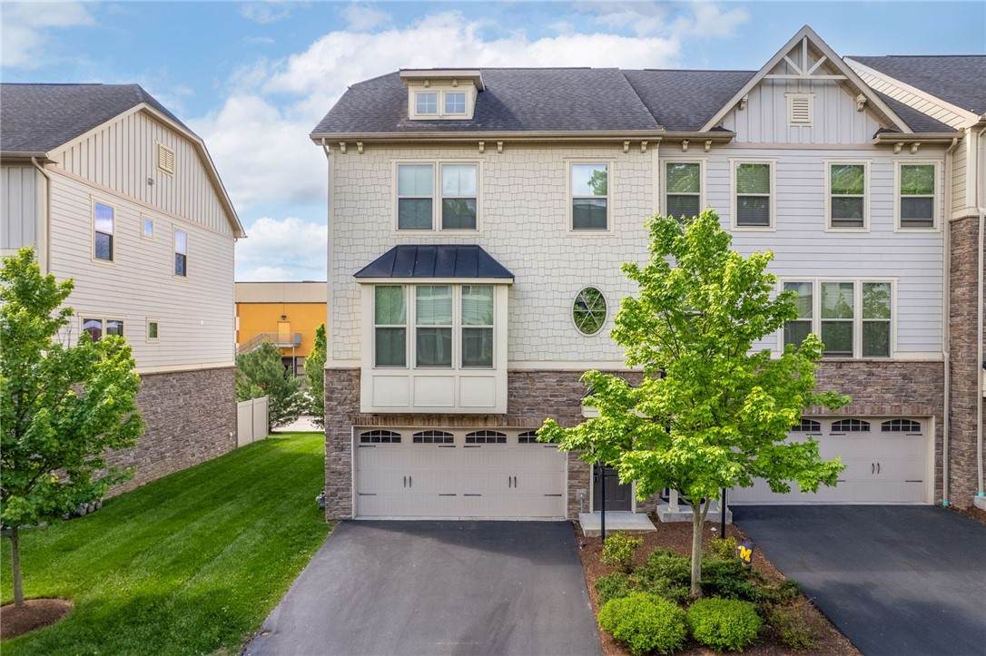 876 Beacon Ln - Photo 1