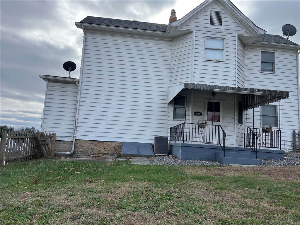 624 Sidney St - Photo 1