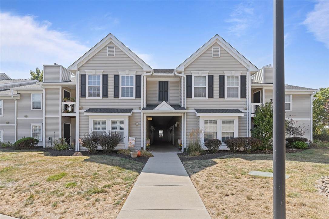 2206 Lenox Oval - Photo 1