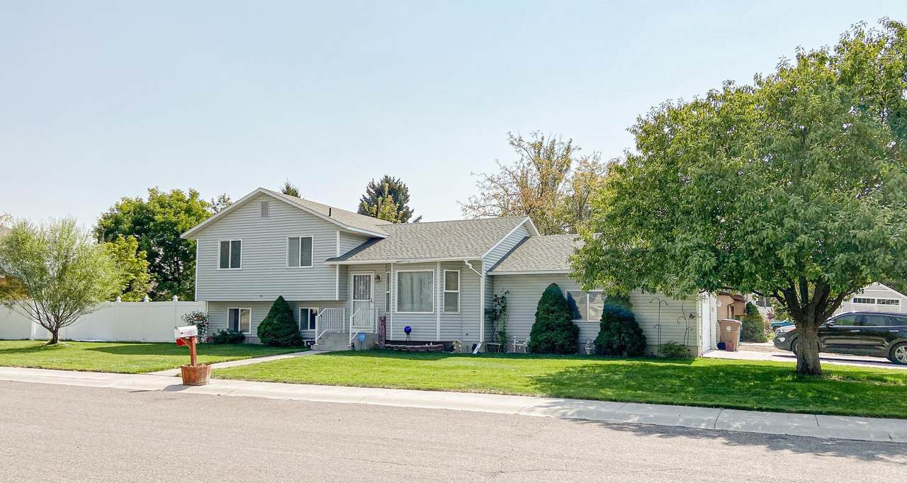 765 Callie St - Photo 1