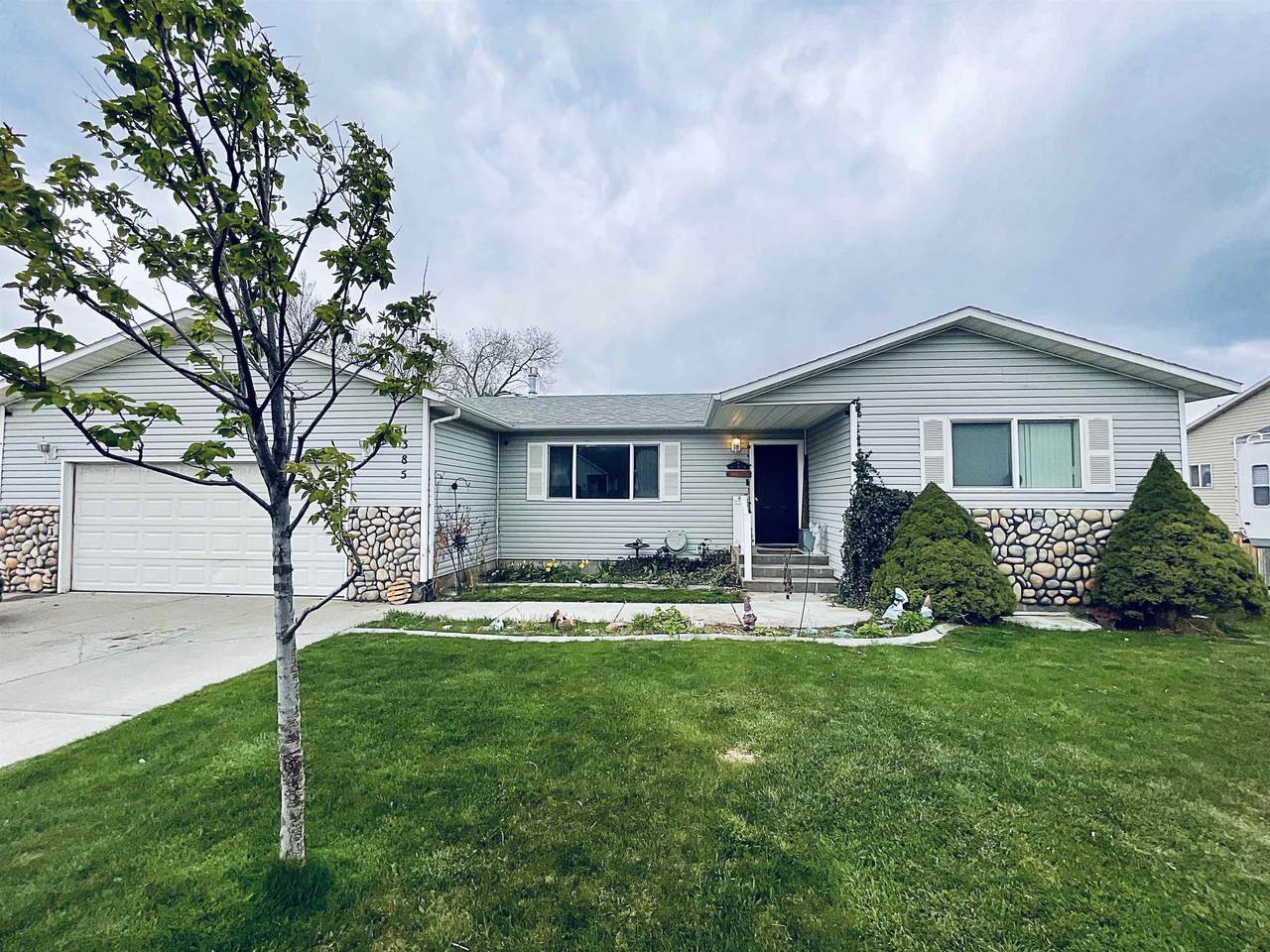 1385 Cedar - Photo 1