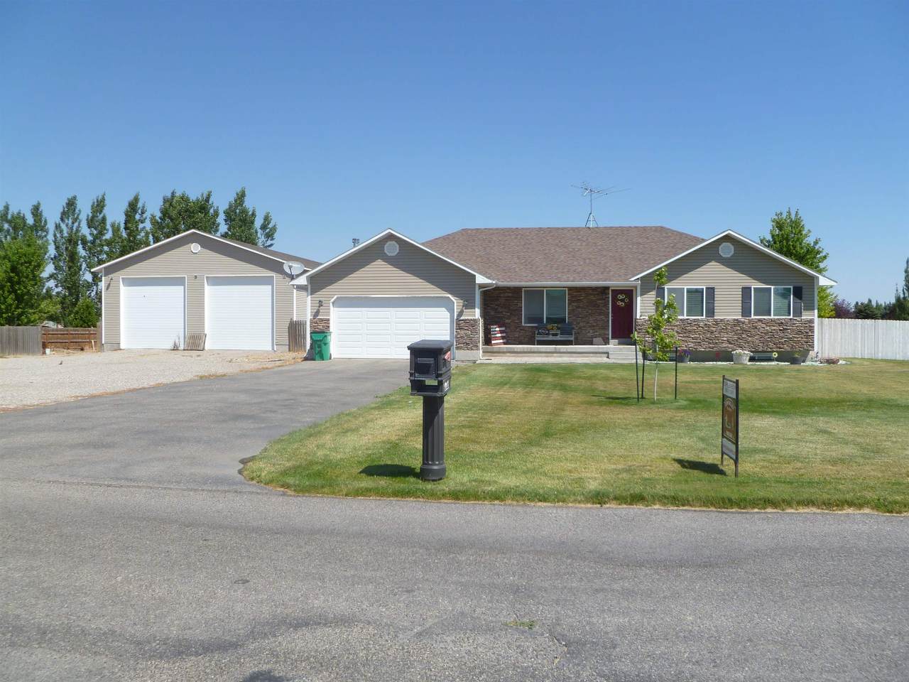 3985 146 N - Photo 1
