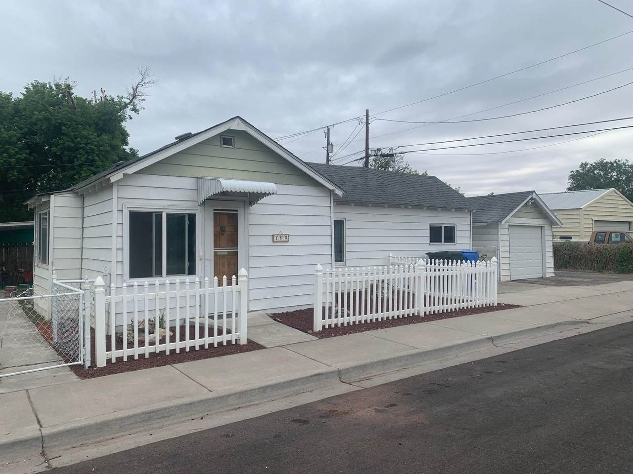 195 Park Ave - Photo 1