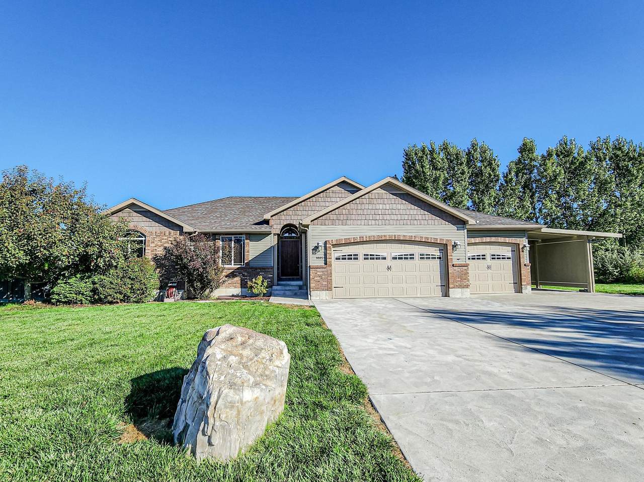 1005 Meggan St - Photo 1