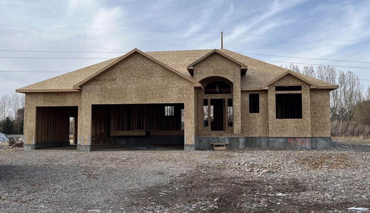 4021 Fairway Dr - Photo 1