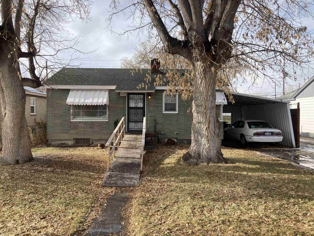 669 Willard - Photo 1