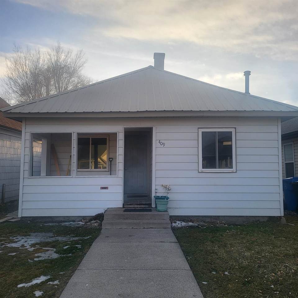 409 8th Ave - Photo 1