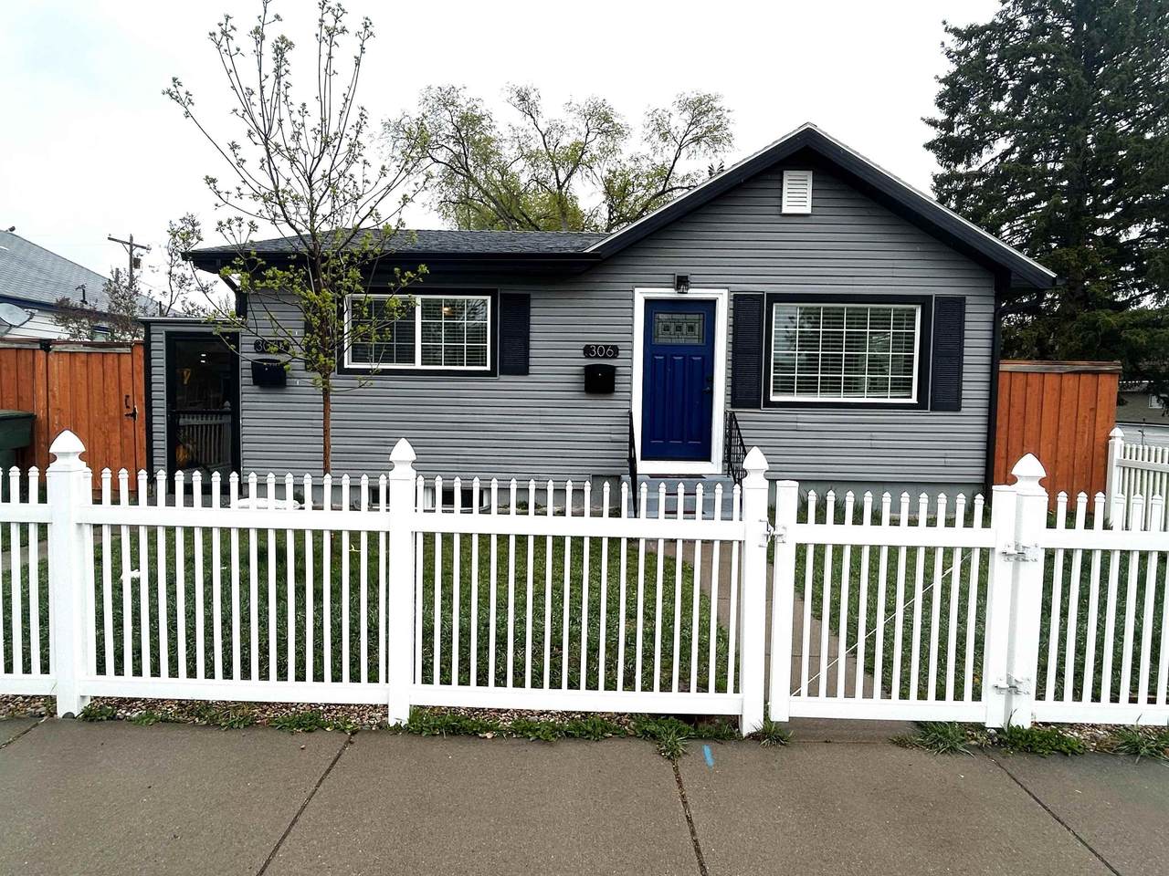306 Randolph - Photo 1