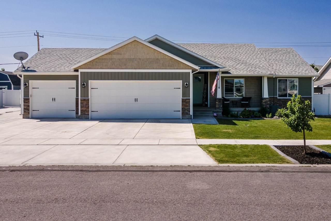 1137 Boedy - Photo 1