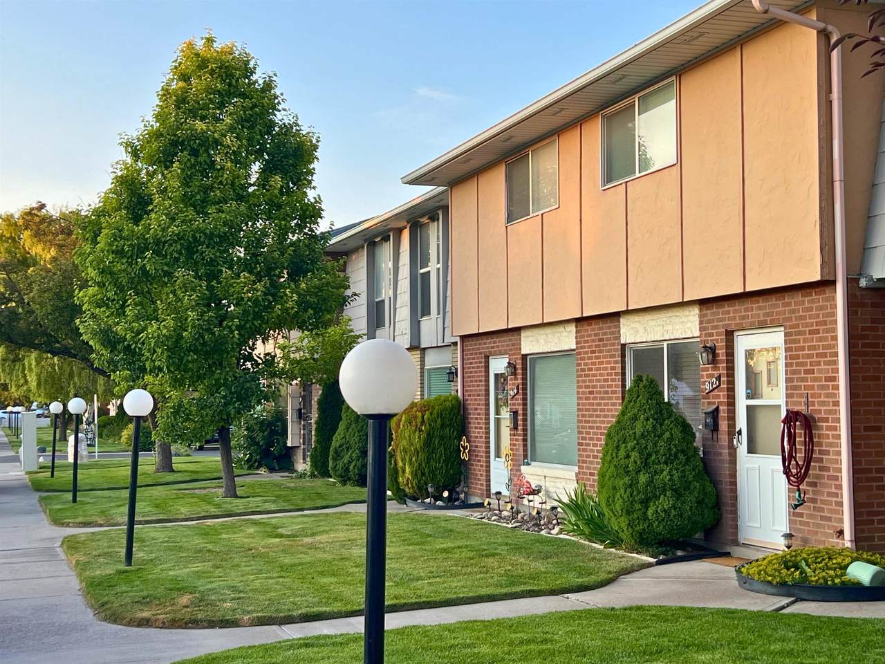 912 Mckinley Ave - Photo 1