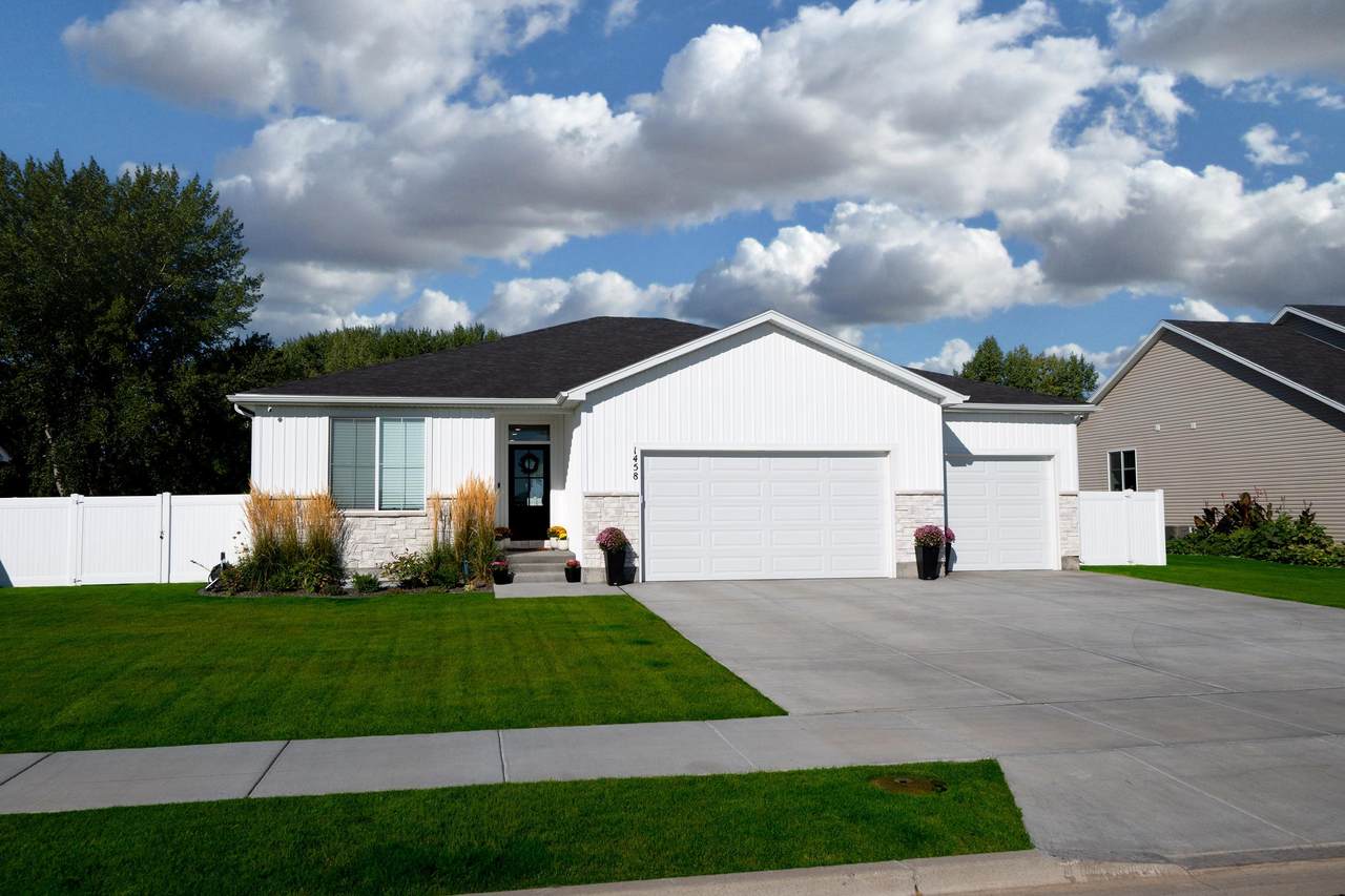 1458 805 E - Photo 1