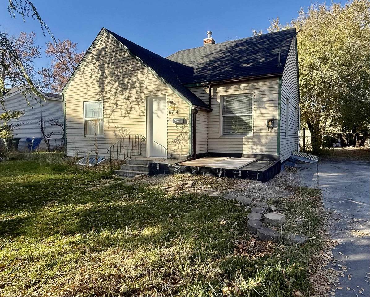 674 Pine St. - Photo 1