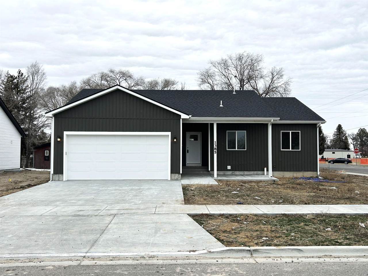 1385 Harris Loop - Photo 1