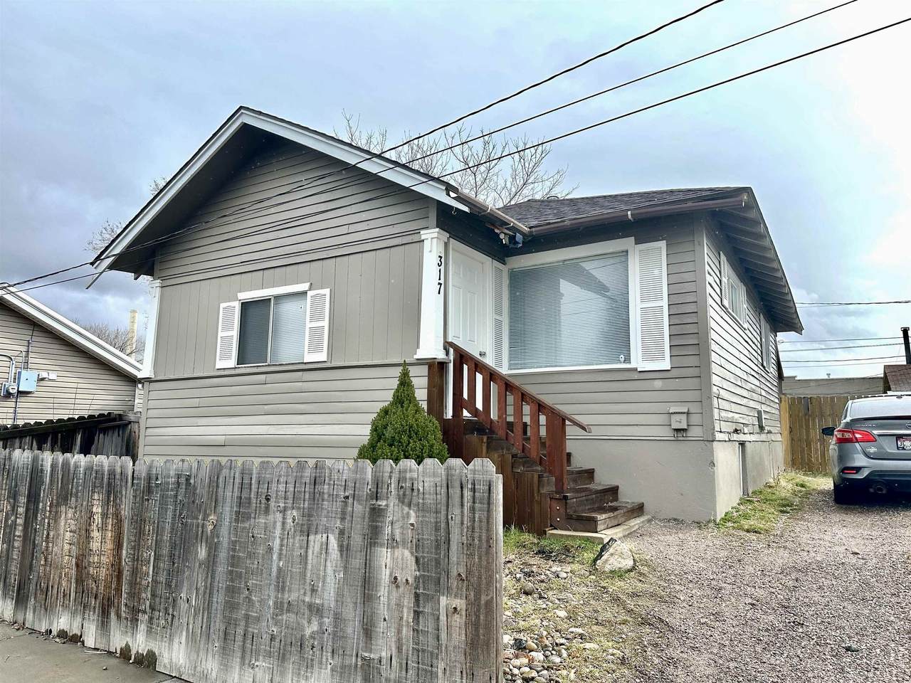 317 Carson St - Photo 1