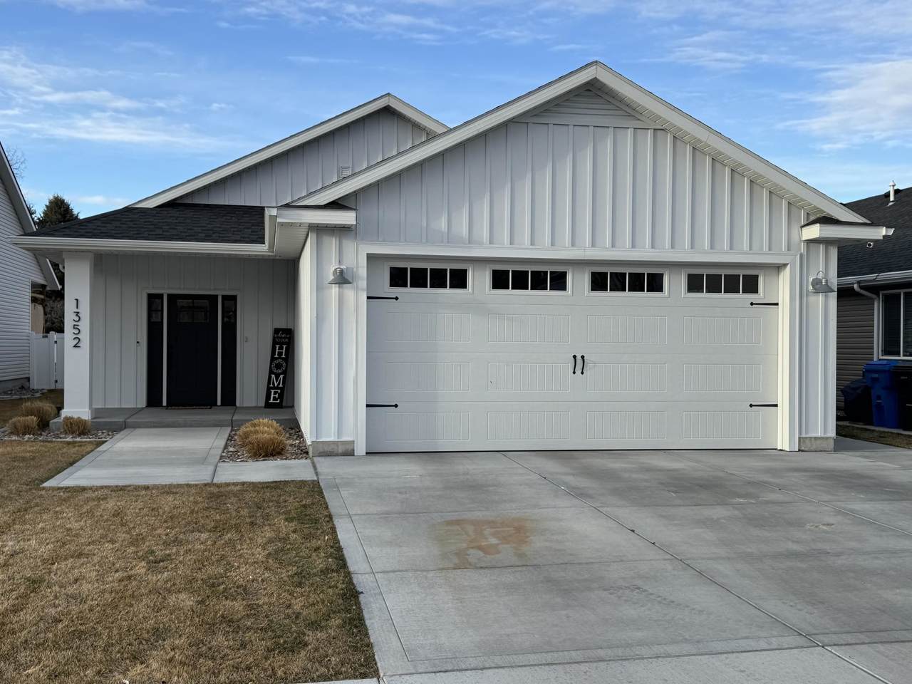 1352 Troy Ln - Photo 1