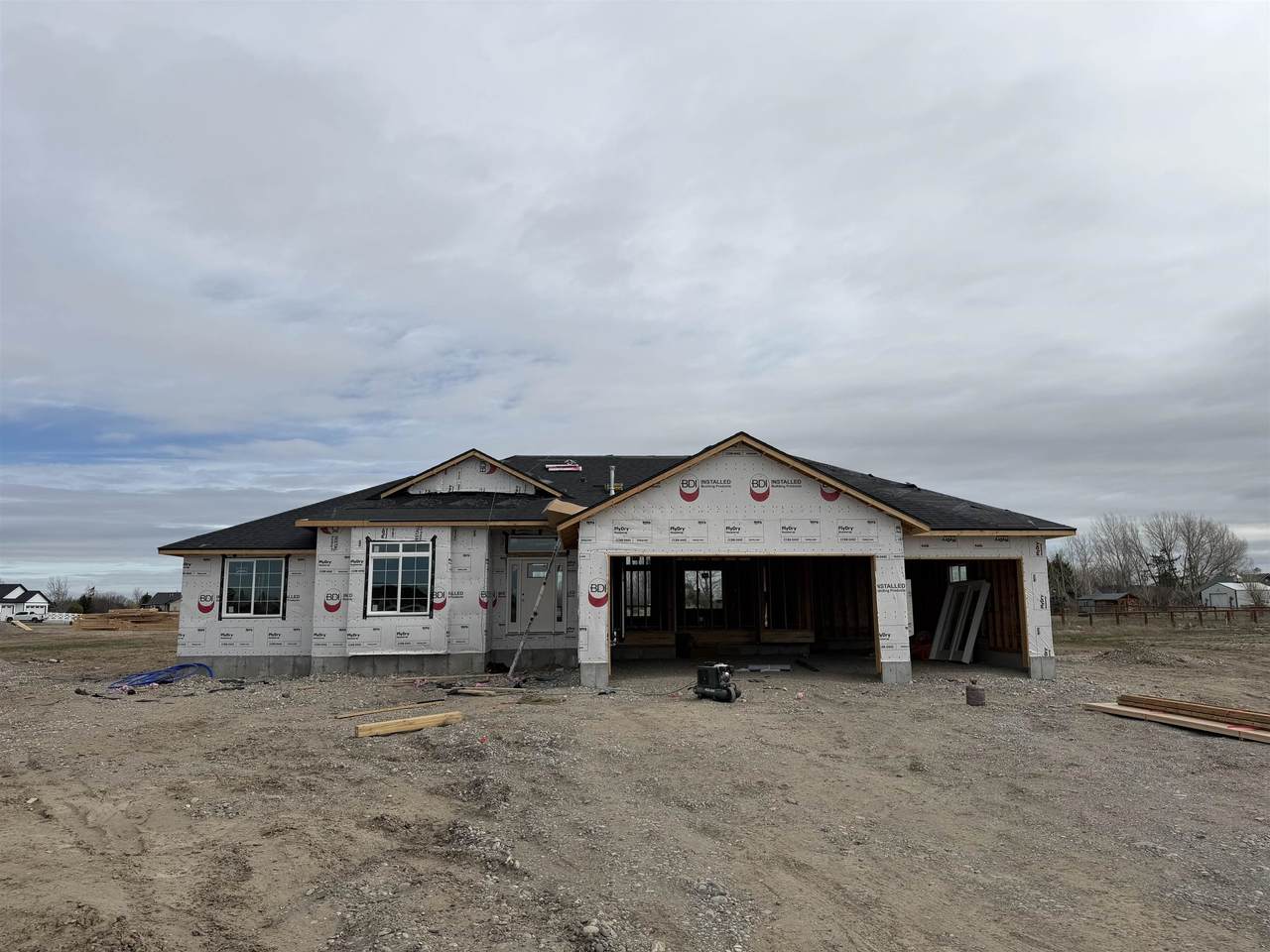 315 310 W - Photo 1