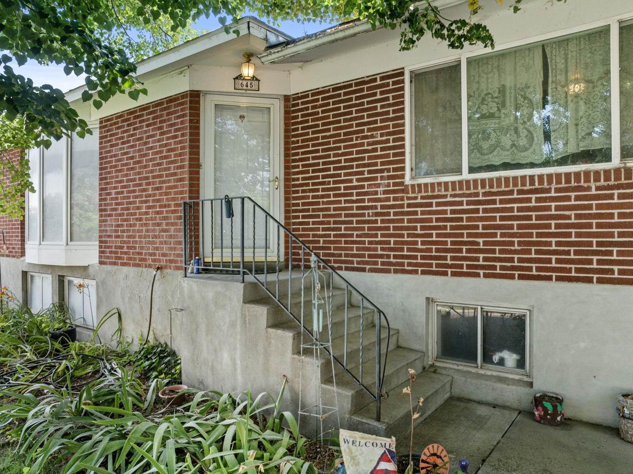 645 Bannock Ave - Photo 1