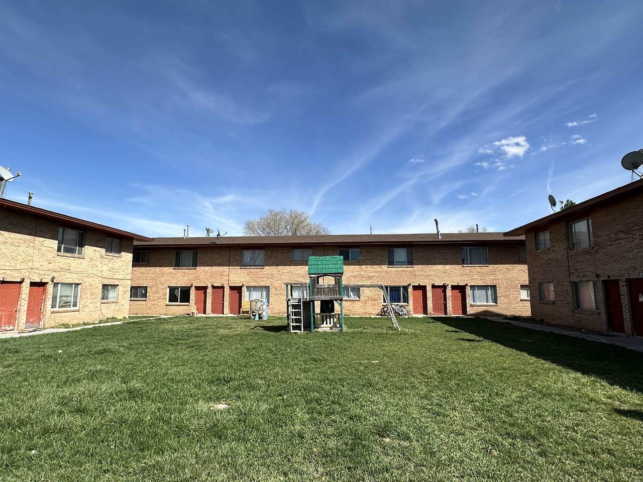 1070 Mckinley Ave - Photo 1