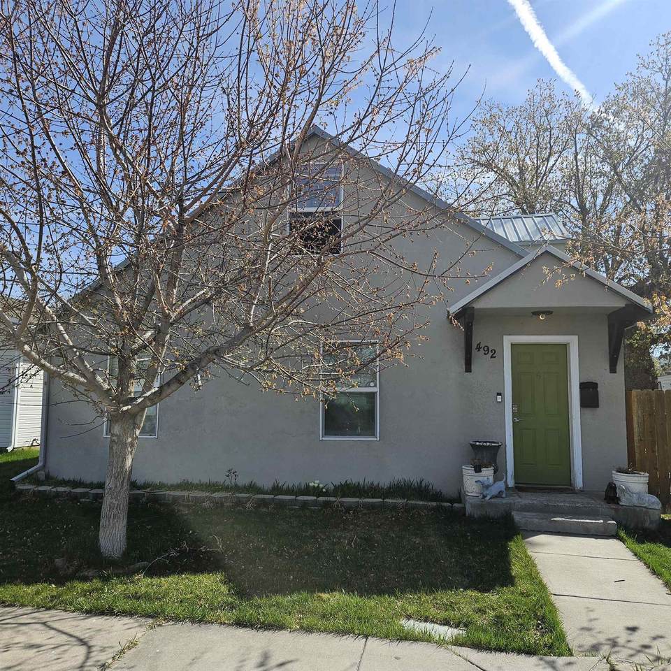 492 Wayne Ave - Photo 1